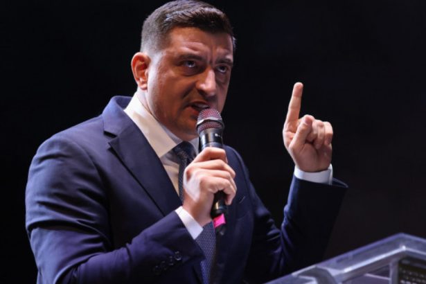 exclusiv george simion anunta cand isi va depune calin georgescu candidatura la prezidentiale are peste 300 000 de semnaturi si inca mai vin 67c0d13e69047