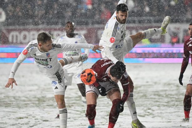 exclusiv valeriu iftime a explicat cum a ajuns fc botosani sa joace in alb pe zapada din giulesti 67b59417c1ea3
