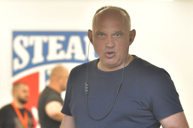 florin prunea face zob un jucator de la dinamo nu inteleg de ce mai joaca 67c00afbbcaad