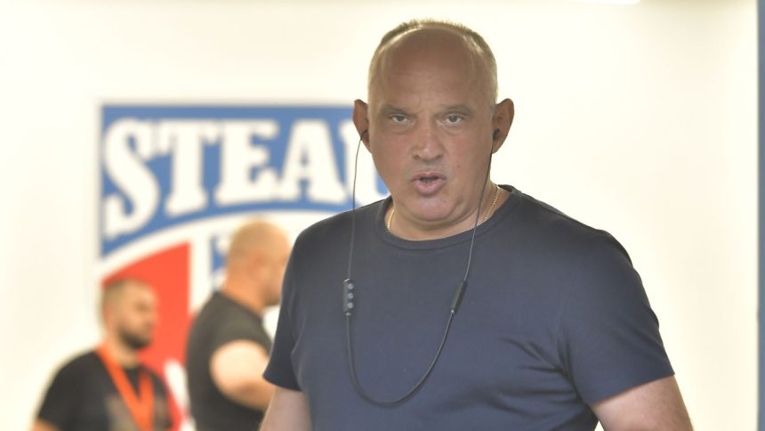 florin prunea face zob un jucator de la dinamo nu inteleg de ce mai joaca 67c00afbbcaad