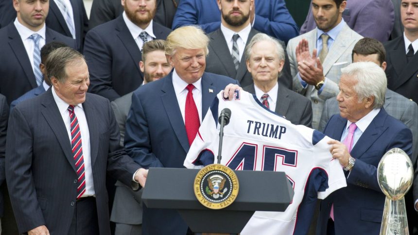 Fotbalul american face istorie. Donald Trump, primul președinte în funcție care asistă din tribună la un Super Bowl (LIVE pe VOYO, 9 februarie) 1 fotbalul american face istorie donald trump primul presedinte in functie care asista din tribuna la un super bowl live pe voyo 9 februarie 67a5c599822b9