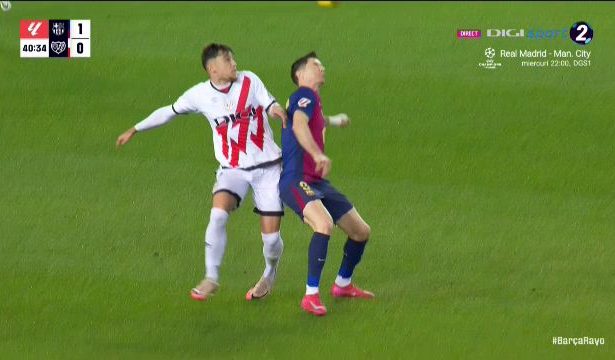 foto andrei ratiu l a apucat de tricou pe lewandowski si nu i a mai dat drumul ce a urmat 67b3ab9195215