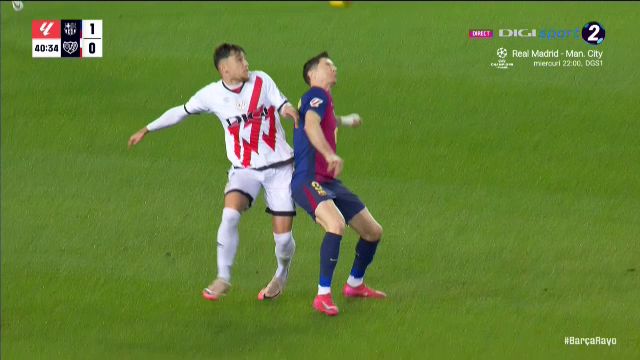 Andrei Rațiu l-a apucat de tricou pe Lewandowski și nu l-a mai lăsat! Ce a urmat 1 foto andrei ratiu l a apucat de tricou pe lewandowski si nu i a mai dat drumul ce a urmat 67b3ab9195215