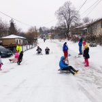 Bucurie mare! Copiii din Lipnița au luat cu asalt derdelușul format ad-hoc în centrul comunei. 3 foto bucurie mare copiii din lipnita au luat cu asalt derdelusul format ad hoc centrul comunei 67b1cb7651693