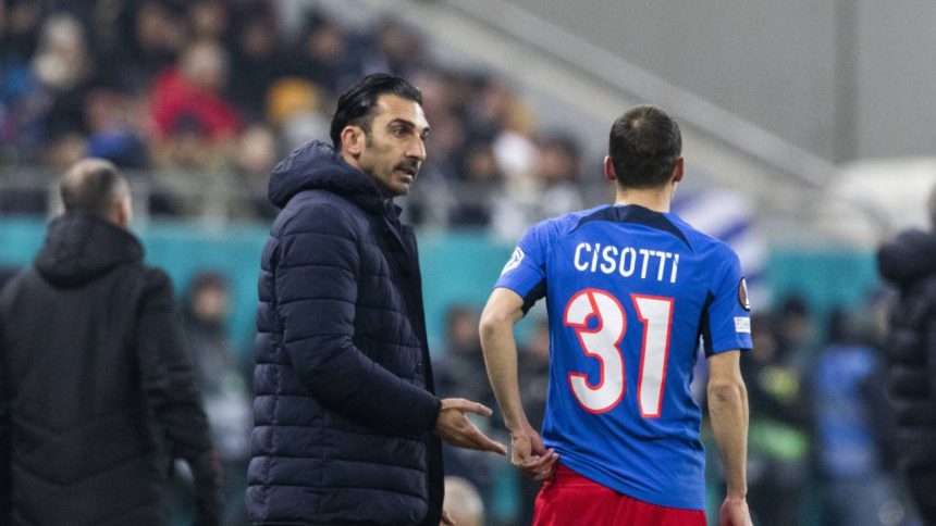 foto fotografia postata de contul oficial europa league dupa golul marcat de juri cisotti impotriva lui paok cel mai bun italian din lume 67b783eebd893