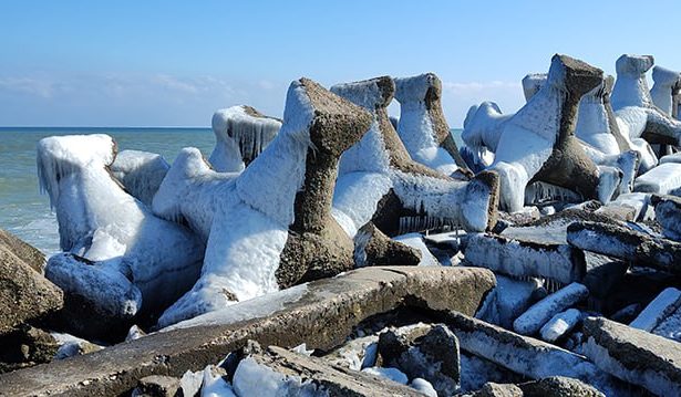 foto iarna veritabila in sudul litoralului gerul transforma plaja din mangalia intr un tablou spectaculos 67bb2cb98fcbc