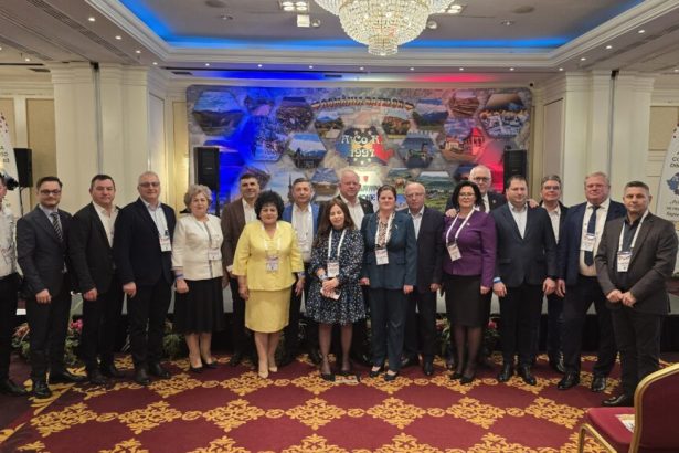 foto mai multi primari din judetul constanta premiati in cadrul adunarii asociatiei comunelor din romania vezi aici lista acestora 67bf59633c943