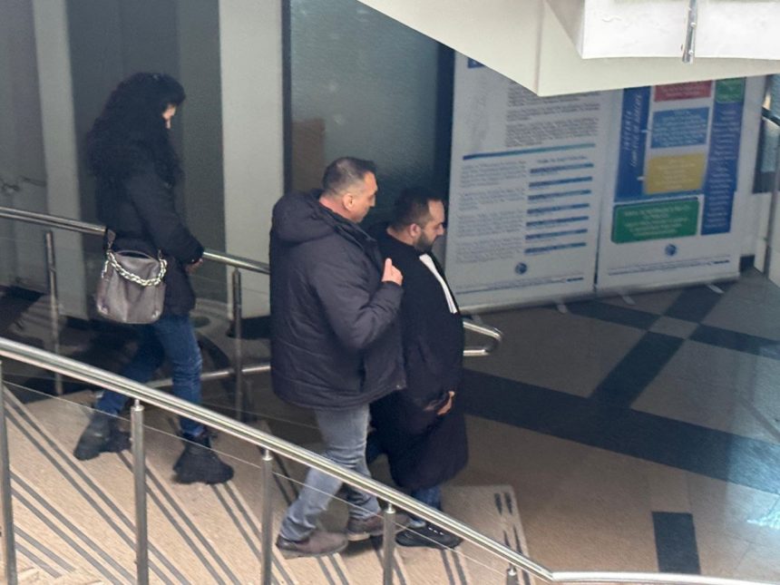 Polițistul anchetat pentru posibile legături cu Șacalul, prezent la Tribunalul Constanța. Procurorii solicită arestarea sa. 1 foto politistul anchetat pentru posibile legaturi cu sacalul prezent la tribunalul constanta procurorii vor sa l vada arestat 67b440d0ddad2