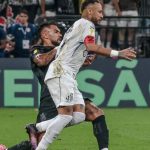 foto si video neymar meci bun la santos zambete cu arbitra si conflict cu fanii in derby ul cu corinthians cifrele starului brazilian 67ada7a72c685
