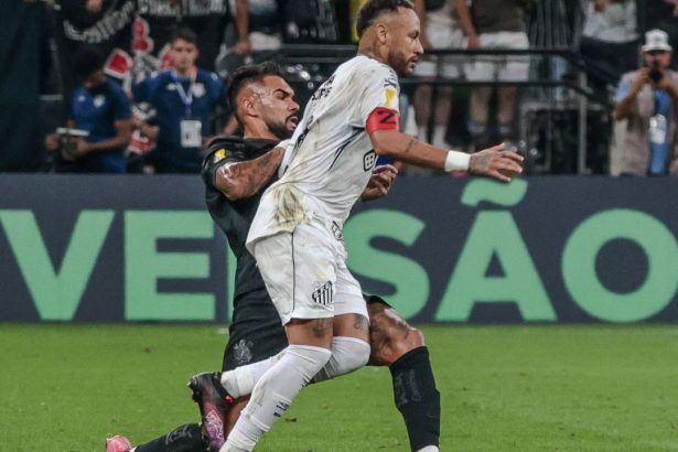 foto si video neymar meci bun la santos zambete cu arbitra si conflict cu fanii in derby ul cu corinthians cifrele starului brazilian 67ada7a72c685