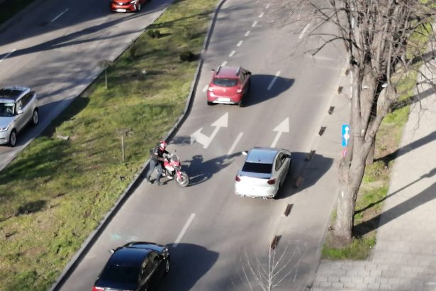 foto un motociclist spulberat de un autoturism pe bulevardul mamaia traficul este blocat 67af48334d13a