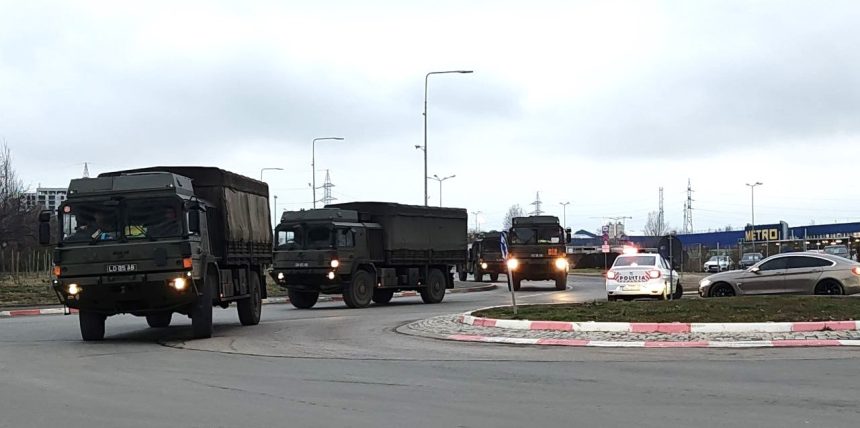 Atenție, șoferi! Trafic îngreunat în Constanța din cauza unui convoi militar 1 foto video atentie soferi trafic ingreunat in constanta din cauza unui convoi militar 679e3d41634e4