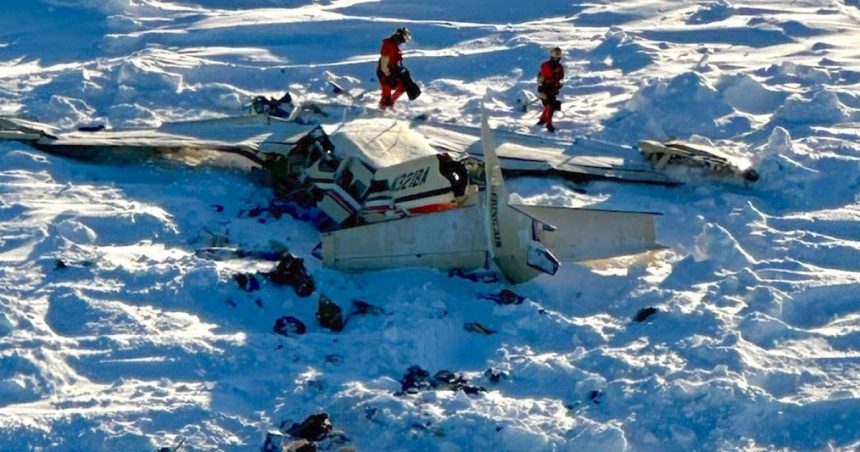 galerie foto avionul de pasageri dat disparut in alaska a fost gasit toti cei zece oameni aflati la bord au murit 67a70d0b9e0dc
