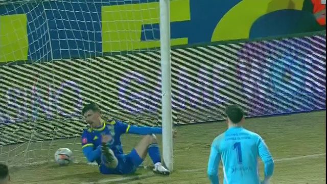 galerie foto gafa de proportii in superliga si a lobat propriul portar apoi a ajuns la spital 67c1eca11e14d