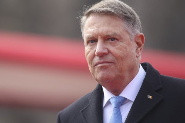 galerie foto klaus iohannis si a facut bilantul celor doua mandate in 1 500 de pagini de la romania educata la romania normala 67acc01aa7a6c