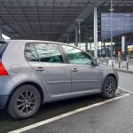 O mașină lăsată timp de un an în parcarea aeroportului Berlin Brandenburg a acumulat taxe de 200.000 de euro 2 galerie foto o masina lasata timp de un an in parcarea aeroportului berlin brandenburg a acumulat taxe de 200 000 de euro 67a08e1196d63