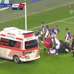 Scene Horror la FCU Craiova - FC Argeș! Jucătorul a căzut lat și a intervenit ambulanța 2 galerie foto scene horror la fcu craiova fc arges jucatorul a cazut lat si a intervenit ambulanta 67be1ecfd76ce