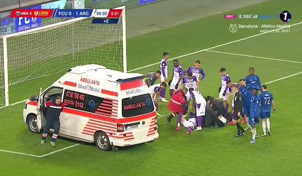galerie foto scene horror la fcu craiova fc arges jucatorul a cazut lat si a intervenit ambulanta 67be1ecfd76ce