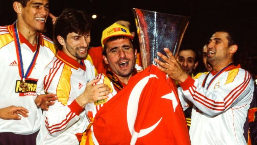 hagi 60 legendarul nostru jucator cum l au sarbatorit turcii de la galatasaray pe gica hagi 67a381857b1d0