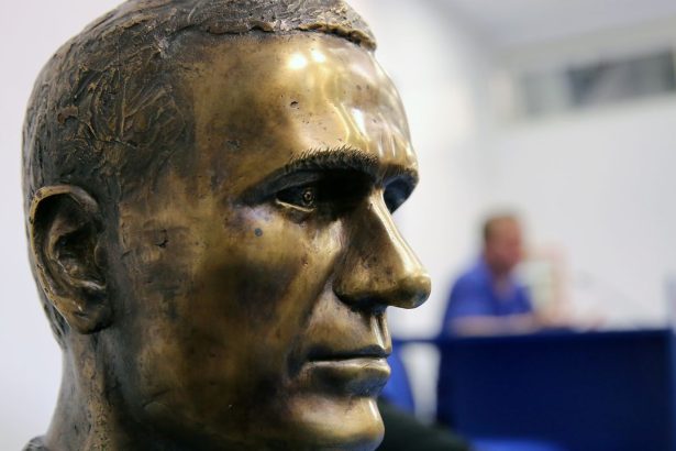 hagi 60 sase declaratii ale unor personalitati din fotbalul romanesc pentru numarul 10 al romaniei 67a38c1ab3e9b