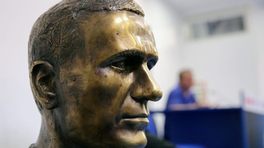 hagi 60 sase declaratii ale unor personalitati din fotbalul romanesc pentru numarul 10 al romaniei 67a38c1ab3e9b