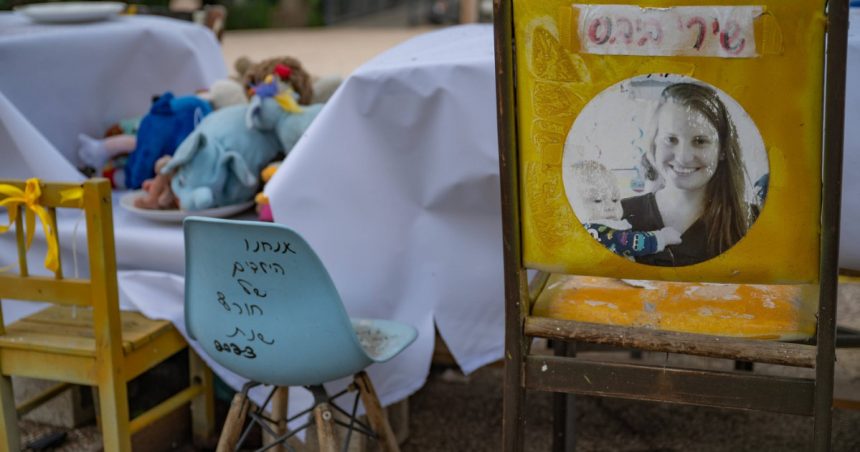 hamas recunoaste ca a predat israelului alt cadavru in loc de cel al lui shiri bibas ar fi putut fi amestecat din greseala cu altele 67b87a31de561
