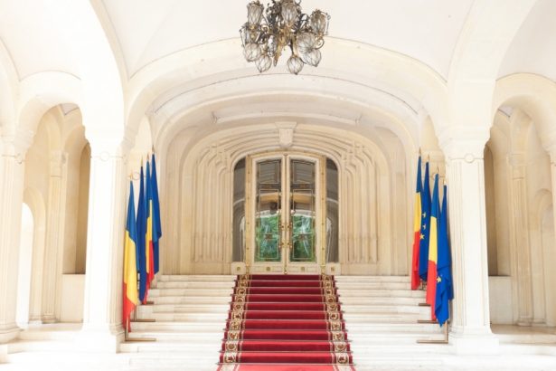 ilie bolojan preia azi mandatul de presedinte interimar al romaniei ceremonie la cotroceni la plecarea lui klaus iohannis 67ac4890b1efd
