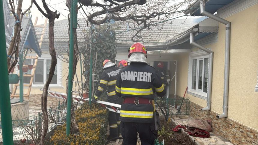 incendiu la o locuinta din judetul tulcea doi varstnici sunt evaluati de echipajele medicale 67a4d1328b7c5