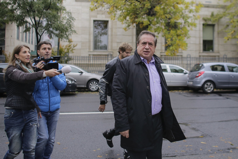 Întâlnire secretă la Venus, apoi în Portul Constanța. Magnatul Ioan Niculae, înșelat cu 450 de mii de euro de un afacerist înșelător care s-a oferit să-l ajute. 1 intalnire de taina la venus apoi in portul constanta magnatul ioan niculae inselat cu 450 de mii de euro de un afacerist tepar care se oferise sa l ajute 679df60dba9cd