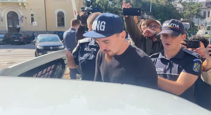 INTERCEPTĂRI Șacalul, discuții INCREDIBILE cu un polițist din Năvodari: Greșești dacă mă consideri un fraier 1 interceptari sacalul discutii incredibile cu un politist din navodari vezi ca gresesti daca ma treci la fraier 67ade890ef97c