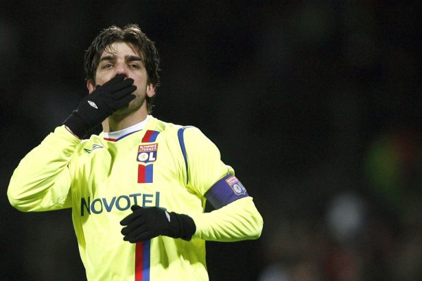 interviu paraschiv despre meciurile cu lyon glumeam sa nu faultam in jumatatea noastra ca bate juninho penalty de ce a schiopatat la gol c 67c1b7e3e7363