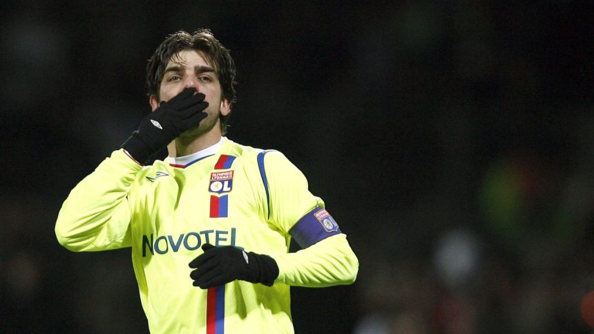 interviu paraschiv despre meciurile cu lyon glumeam sa nu faultam in jumatatea noastra ca bate juninho penalty de ce a schiopatat la gol c 67c1b7e3e7363