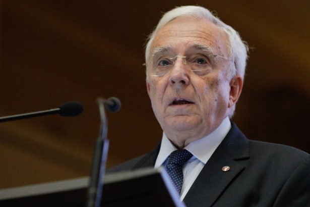 isarescu nu e cazul sa se deprecieze cursul pentru ca avem o gramada de tensiuni un razboi comercial sua ue va crea recesiune 67b383e67ad31