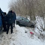 jandarmii constanteni au ajutat doua persoane care au ajuns cu masina in sant pe un drum din ialomita 67b34c6f8cb39