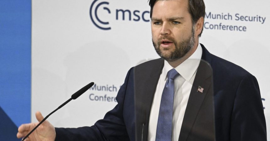 JD Vance îi transmite lui Zelenski să nu-l mai „vorbească de rău” pe Trump: „Este un mod groaznic de a trata cu această administraţie” 1 jd vance il avertizeaza pe zelenski sa nu l mai vorbeasca de rau pe trump este un mod groaznic de a trata cu aceasta administratie 67b655aa3c319