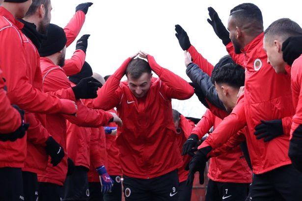 live text daniel popa titular acum la debutul pentru fosta campioana a turciei 67ac7ccd16171