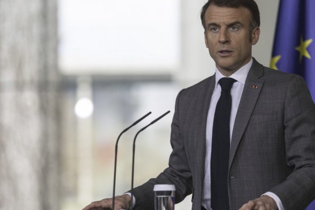 macron denunta o amenintare existentiala la adresa europei din partea rusiei cheama la discutii grupurile parlamentare si partidele 67b4f28c17209