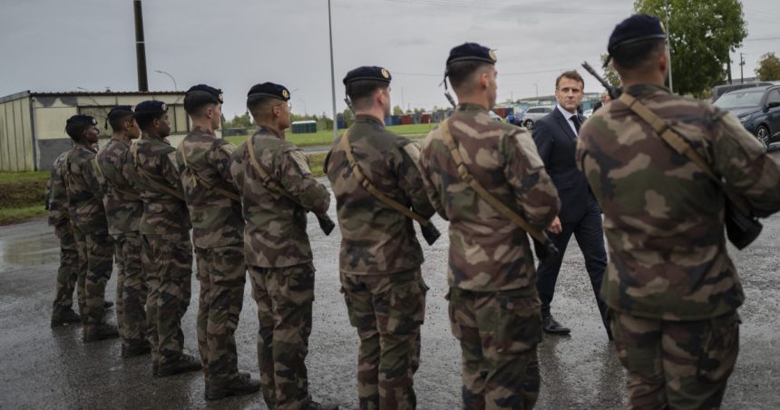 macron franta nu se pregateste sa trimite trupe terestre beligerante pe frontul din ucraina 67b507b009473