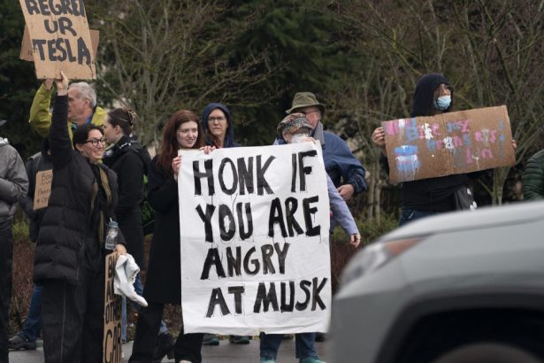 mai multi angajati din departamentul pentru eficienta guvernamentala au demisionat in semn de protest fata de politica lui elon musk 67be066f3692c