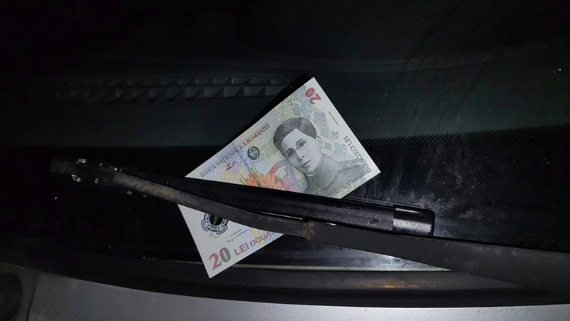Metoda Bani la ștergător revine: Șoferițele singure sunt vizate. Cum funcționează 1 metoda bani la stergator revine sunt vizate soferitele singure cum functioneaza 67be1cfd17a18