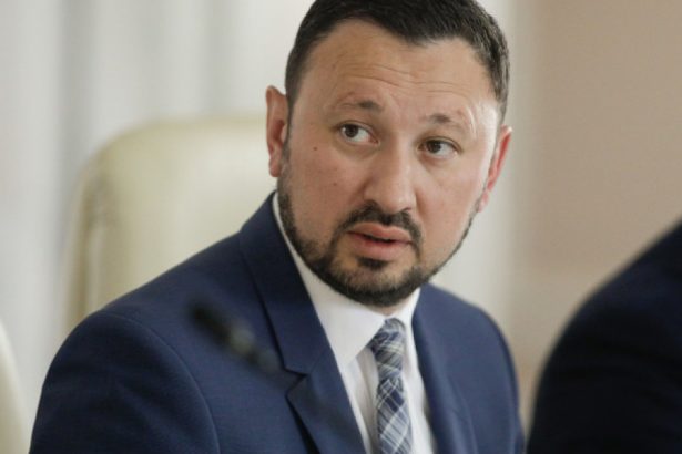 mircea fechet vom interzice prin lege bonusurile nerusinate de la romsilva astazi am semnat textul de ordonanta 67b628317652f