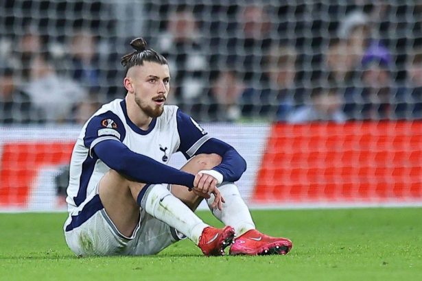 misiune dificila pentru dragusin tottenham a recuperat doi fundasi centrali a transferat doi stoperi si mai doreste inca unul 67bd611fc4875