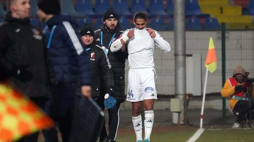 Alerte de știri: Accidentare gravă în Superligă, fotbalistul va fi absent șase luni de pe teren! 1 news alert accidentare grava in superliga fotbalistul va lipsi sase luni de pe teren 67a760eba339c