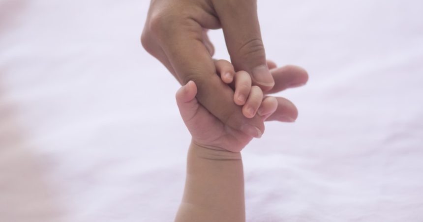 o femeie da in judecata o clinica de fertilizare din sua dupa ce a fost obligata sa renunte la copilul pe care l a nascut 67ba0050853e6