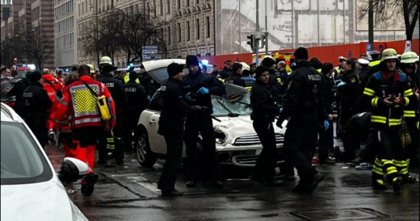 o masina a intrat intentionat in multime in munchen cel putin 20 de persoane au fost ranite 67addccdf11c2