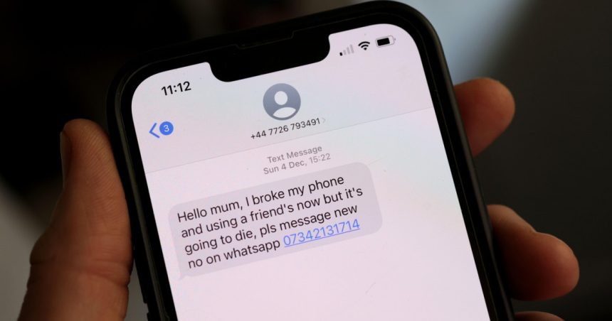 O nouă metodă de fraudă pe Whatsapp: escrocii preiau contul victimei pentru a păcăli alți utilizatori. 1 o noua metoda de frauda pe whatsapp escrocii preiau contul celui inselat pentru a pacali alti utilizatori 67b0d095a8c62