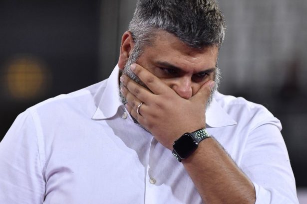 oficial campioana romaniei si a dat afara antrenorul strain cu siguranta un reper pentru clubul nostru 67a5e8e36b742