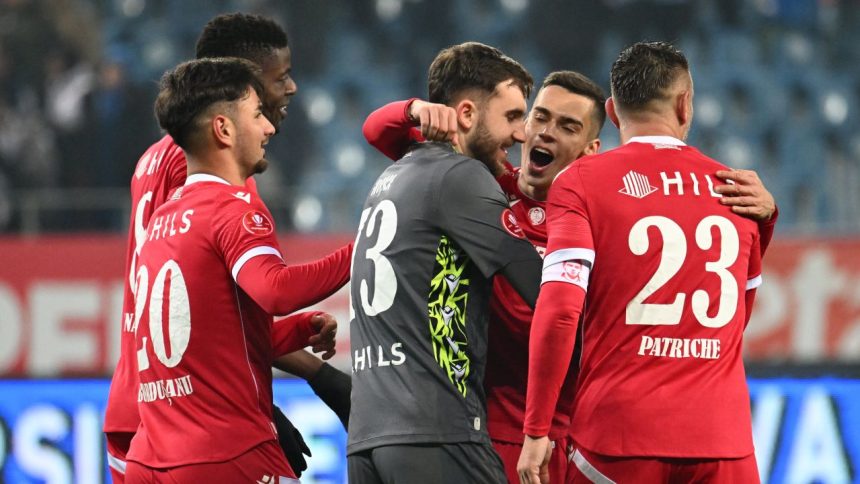 OFICIAL: Dinamo a cedat un jucător în ultima oră de mercato, dar rămâne în Superliga 1 oficial dinamo a cedat un jucator in ultima ora de mercato ramane in superliga 67aa69e189052