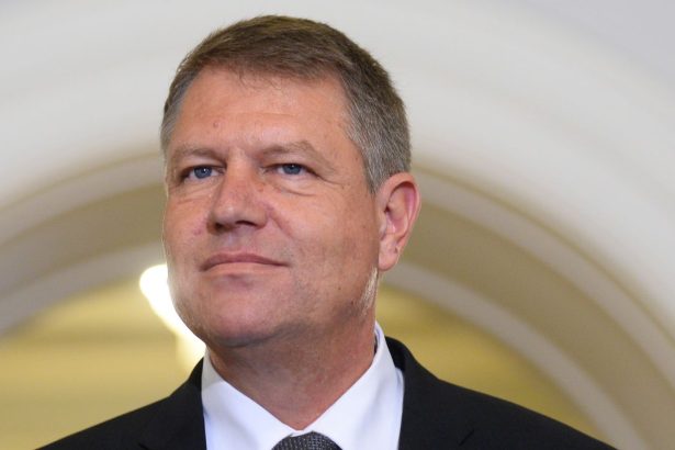 oficial klaus iohannis a demisionat singura echipa pe care a simpatizat o si poza sportiva cu care a rupt internetul 67aa0779ad5f0