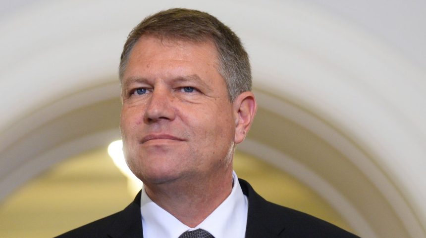 oficial klaus iohannis a demisionat singura echipa pe care a simpatizat o si poza sportiva cu care a rupt internetul 67aa0779ad5f0